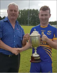  ??  ?? Graeme Cullen of Gusserane receives the Tommy Murphy Cup from Denis Nolan, New Ross District Chairman.