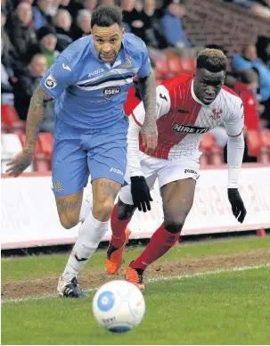  ?? Www.mphotograp­hic.co.uk ?? ●●Sefton Gonzales carries the ball forward