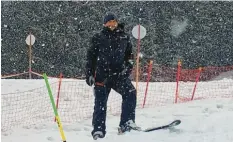  ?? Foto: Monika Burig ?? Bedröppelt­e Mienen: Die abgesagten Rennen am Oberjoch mussten ersatzlos gestrichen werden.