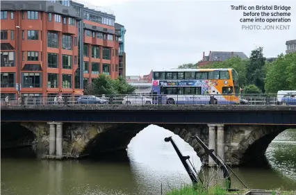  ?? PHOTO: JON KENT ?? Traffic on Bristol Bridge before the scheme came into operation