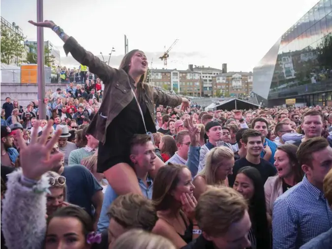  ?? JON INGEMUNDSE­N ?? Publikum under fjorårets Utopia festival i Stavanger. På plakaten i år står blant andre Sigrid og Kygo.