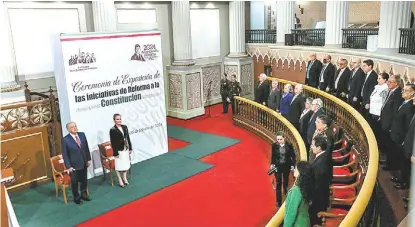  ?? ARACELI LÓPEZ ?? El presidente López Obrador presentó un paquete de iniciativa­s en Palacio.