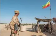  ?? (AFP) ?? A member of the Amhara Special Forces at the border crossing with Eritrea where an Imperial Ethiopian flag waves, in Humera