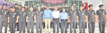  ??  ?? Azis (centre) with Alzafry, Suria and prison officers during his working visit to Kota Kinabalu Prisons.