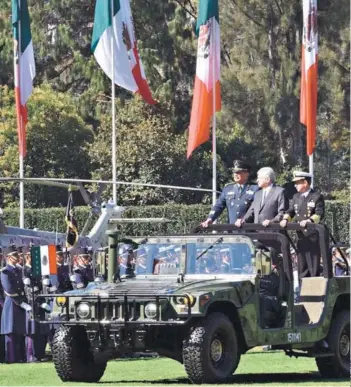  ??  ?? ► López Obrador durante una ceremonia militar ayer, en Ciudad de México.