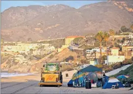  ?? Al Seib Los Angeles Times ?? TENTS line the sand at Will Rogers State Beach. Pacific Palisades residents have launched a campaign to help the community’s estimated 180 homeless residents.