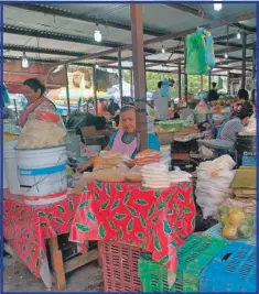  ?? ?? Vendedoras de masa del mercado con buenas ventas