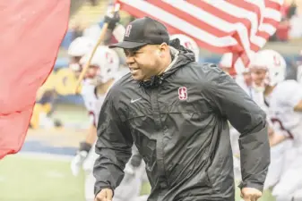  ?? David Madison / Getty Images 2016 ?? David Shaw and Stanford knocked off Cal 45-31 at Memorial Stadium last year. Shaw has been the head coach for six of the Cardinal’s past seven Big Game wins.