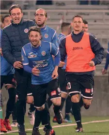  ?? LAPRESSE ?? L’esultanza di Gianluca Sansone, 30 anni, dopo il gol vittoria