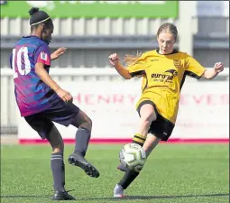  ?? Picture: PSP Images ?? Maidstone United under-16s (amber) double up against Danson Sports