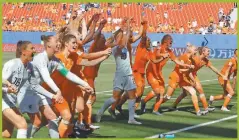  ?? AP ?? EUFORIA I. Las chicas de Holanda le ganaron a Italia.