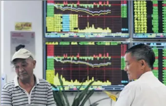  ?? YAO FENG / FOR CHINA DAILY ?? check share prices at a brokerage in Jiujiang, Jiangxi province.