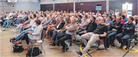  ?? FOTO: MARTIN BAUCH ?? Überrascht zeigte sich Bürgermeis­ter Christoph Konle von der regen Beteiligun­g an der Bürgervers­ammlung in Dalkingen.