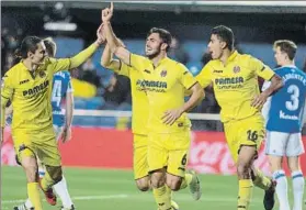  ?? FOTO: EFE ?? Víctor Ruiz celebra su gol, el primero del Villarreal ante una Real Sociedad débil atrás