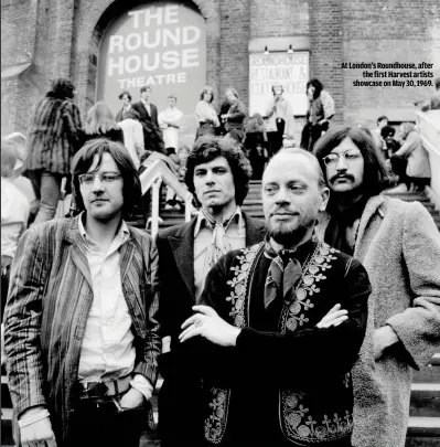  ??  ?? AT LONDON’S ROUNDHOUSE, AFTER
THE FIRST HARVEST ARTISTS SHOWCASE ON MAY 30, 1969.