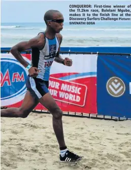  ?? SIVENATHI GOSA Picture: ?? CONQUEROR: First-time winner of the 11.2km race, Bulelani Mgubo, makes it to the finish line at the Discovery Surfers Challenge