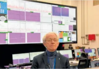  ?? // THALES ?? El físico Gérard Mourou en la sala de control del ELI-NP