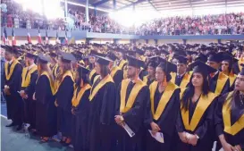  ?? CORTESÍA DE LOS ORGANIZADO­RES ?? Investidos en la septuagési­ma segunda graduación ordinaria de la UCNE.