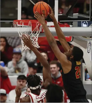  ?? YOUNG KWAK — THE ASSOCIATED PRESS ?? Online: Coverage of Thursday night's late UCLA-Washington and USC-Washington State games.
USC forward Joshua Morgan (24) dunks while pressured by Washington State center Rueben Chinyelu during the first half of Thursday night's Pac-12 Conference basketball game in Pullman, Wash.