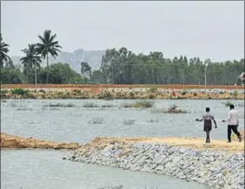  ?? ARIJIT SEN/HT ?? The treated waste water has led to the increase in water levels of Kolar’s Lakshmisag­ara lake, a sight villagers say they hadn’t seen for years.