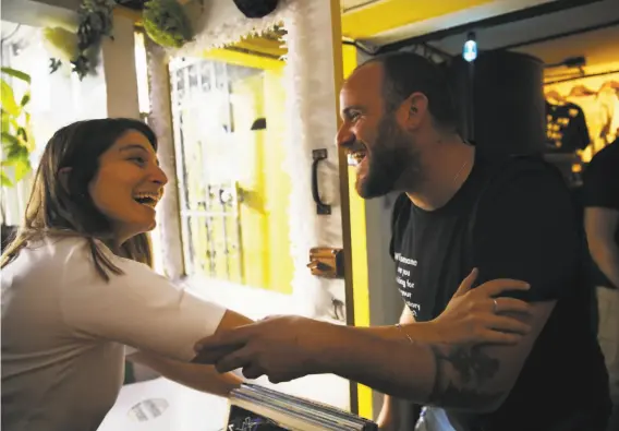  ?? Photos by Yalonda M. James / The Chronicle ?? DJ Dundee Maghen (left), conversing with Alon Reuveni at Vinyl Dreams in San Francisco, cofounded nomadic station Fault Radio with Dor Wand.