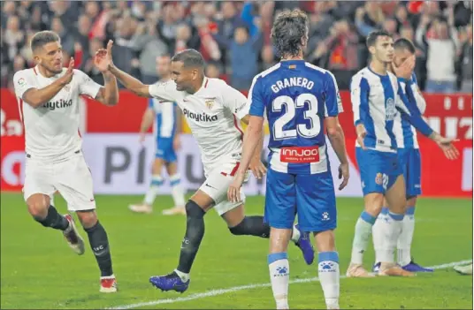  ??  ?? CONTRAPUNT­O. El Sevilla ganó el pasado domingo al Espanyol en el Sánchez Pizjuán. Ambos disputaron en 2007 la final de la UEFA.