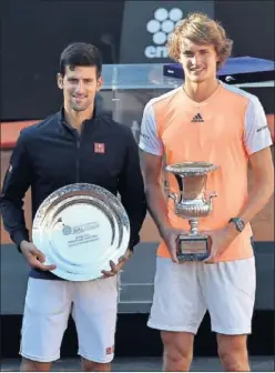  ??  ?? PRESENTE Y FUTURO. Djokovic, con Alexander Zverev en Roma