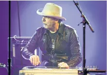  ?? JOHN MAHONEY/THE GAZETTE FILES ?? Daniel Lanois plays steel guitar in concert at the Montreal Internatio­nal Jazz Festival in Montreal on June 26, 2014.