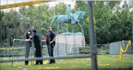  ?? Chip Somodevill­a Getty Images ?? A CITY COUNCIL plan to remove this statue of Confederat­e Gen. Robert E. Lee in Charlottes­ville, Va., inspired the rally last weekend that erupted in violence.