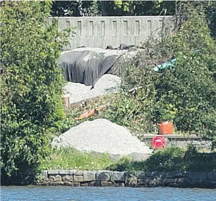  ?? — GERRY KAHRMANN/PNG FILES ?? A water main between Lost Lagoon, foreground, and the Stanley Park Causeway, top, has broken, spilling about 430,000 litres of water a day into Lost Lagoon.