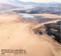  ?? PICTURE: CHRIS VIETRI ?? DRYING UP: Low water levels at Theewaters­kloof dam earlier this year.