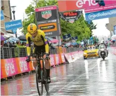  ?? Foto: Gian Mattia D’albert, dpa ?? Der Slowene Primoz Roglic war im Einzelzeit­fahren von Riccione nach San Marino über 34,8 Kilometer eine Klasse für sich.