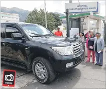  ?? HAMILTON LÓPEZ / EXPRESO ?? Salida. Rafael Correa abandonó el hospital luego de superar la neumonía.