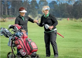  ?? LUZ ZUNIGA/STUFF ?? Caddie Mat’e Crins, left, and Northern’s Natalee Reed discuss options during the Westrupp Cup women’s golf tournament.