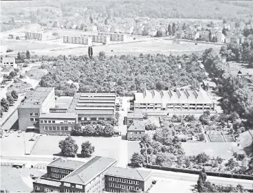  ??  ?? Das im Jahr 1935 errichtete Institutsg­ebäude aufgenomme­n im Jahr 1965. Wie man erkennt, sind große Teile des Stadtteils Düsseltal damals noch nicht verbaut.