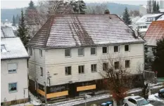  ?? Fotos: Hans Bosch ?? Wird abgerissen und weicht einem Wohnhaus-Neubau: das seit Jahren leer stehende Haus in der Hohlstraße.