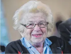  ?? FOTO: DPA ?? Die Sexualther­apeutin Ruth Westheimer floh während des Zweiten Weltkriegs aus Frankfurt, kehrt aber jedes Jahr zur Buchmesse in ihre Heimatstad­t zurück.