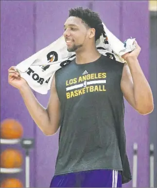  ?? Don Bartletti Los Angeles Times ?? JAHLIL OKAFOR, who won a high school state title and an NCAA championsh­ip at Duke, isn’t intimidate­d about the Lakers’ history of big men and isn’t worried about being the No. 1 pick.