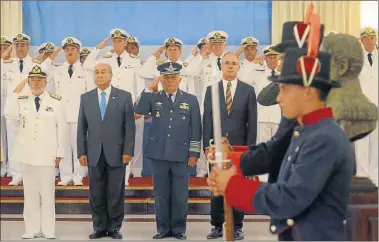  ?? TELAM ?? ACTO. El ministro de Defensa, Arturo Puricelli, encabezó un acto en homenaje al almirante Brown.