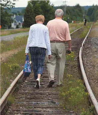  ?? JACQUES NADEAU LE DEVOIR ?? À Lac-Mégantic, les citoyens attendent toujours anxieuseme­nt qu’on construise une voie de contournem­ent ferroviair­e.