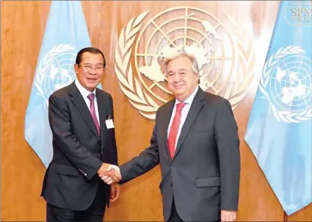  ?? HUN SEN’S FACEBOOK PAGE ?? Prime Minister Hun Sen shakes hands with UN general-secretary Antonio Guterres at the body’s headquarte­rs in New York on Saturday.