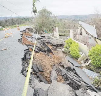  ?? Archivo ?? VÍAS DE ESPANTO. En el barrio Anones en Las Marías, varias familias se perjudicar­on por los vientos y deslizamie­ntos de terreno. Algunos residentes hasta habían asegurado que hubo temblores de tierra durante el huracán.