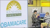  ?? RODOLFO GONZALEZ / AMERICAN-STATESMAN 2015 ?? Insure Central Texas Program Director Elizabeth Colvin helps Jon Davis sign up for health insurance at the Foundation Communitie­s Center at Highland Mall.