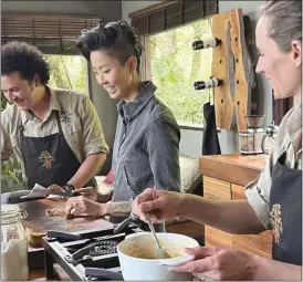  ?? ?? Kristen Kish (center) in “Restaurant­s at the End of the World”