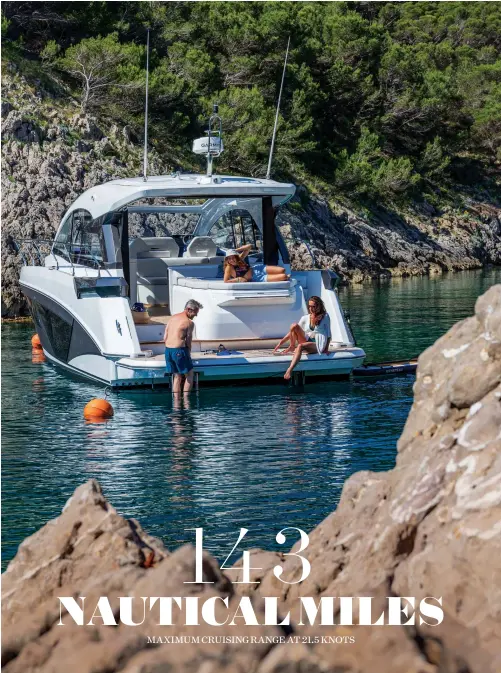  ??  ?? The Beneteau GT 45’s hydraulic swim platform can house a tender or personal watercraft.