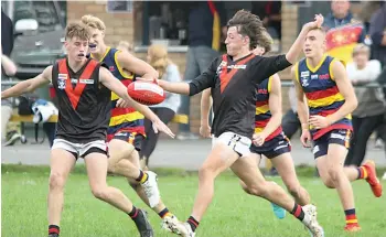  ?? ?? Nilma Darnum’s Kade Rossboroug­h looks to clear the ball from a stoppage. Photograph­s by AMANDA EMARY.