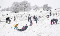  ??  ?? > Fun in the snow in Aberfan