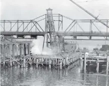  ?? CITY OF VICTORIA ARCHIVES, IMAGE M08393 ?? A temporary piling under the bridge facilitate­d constructi­on work.