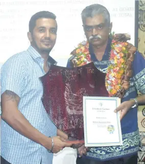  ?? Photo: Arieta Vakasukawa­qa. ?? Assistant Minister for Agricultur­e, Viam Pillay hands the awards to Navekatan Aujula.