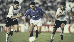  ??  ?? 2 Claudio Reyna in action for Rangers against Valencia in 1999. Reyna named his son Gio after former Ibrox teammate and close friend Giovanni van Bronckhors­t, pictured right.